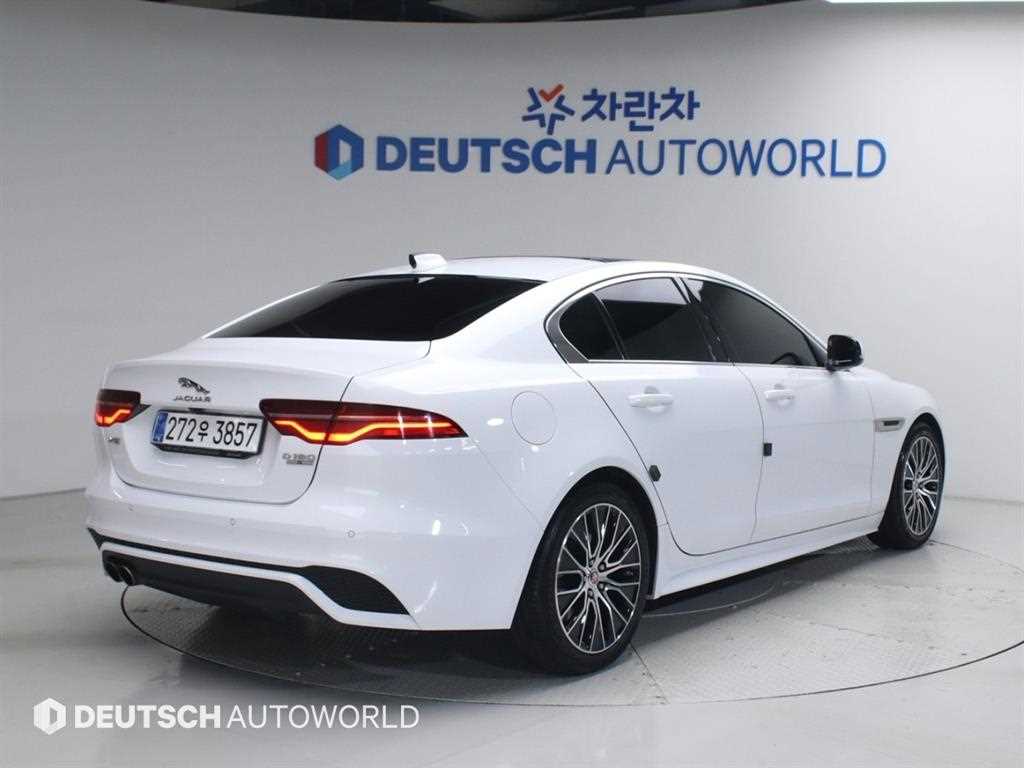 Jaguar XE - Vista 2