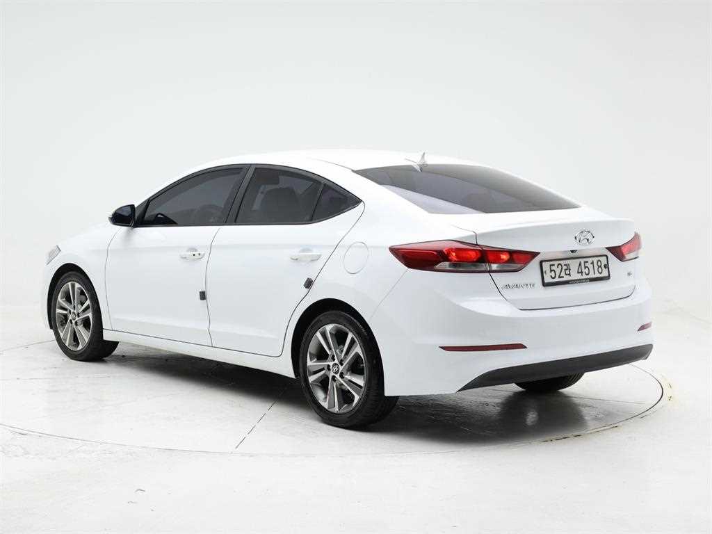 HYUNDAI Avante - Vista 4