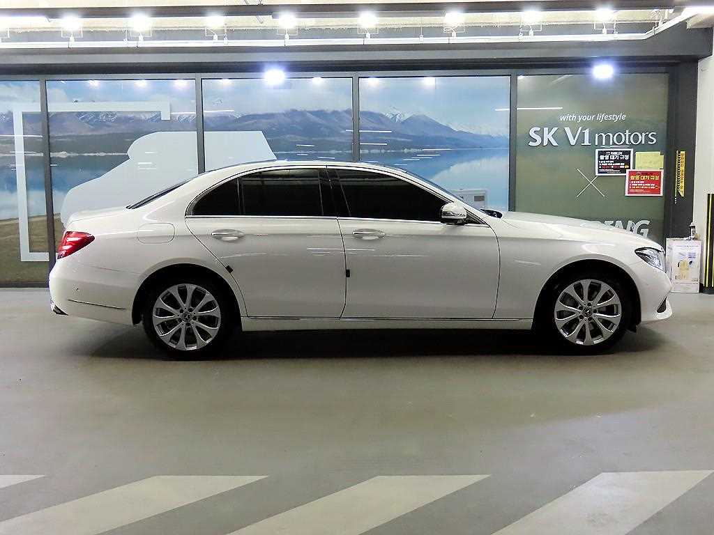Mercedes Benz E class - Vista 3