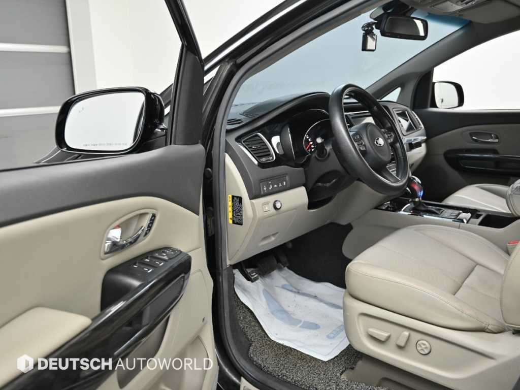 KIA Carnival - Vista 11