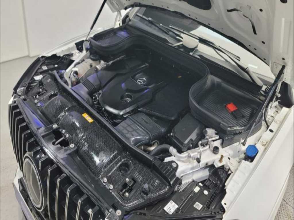 Mercedes Benz GLE Class - Vista 8