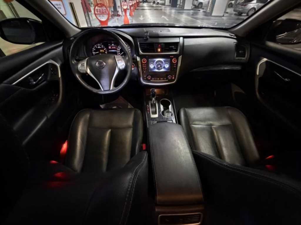 Nissan Altima - Vista 6