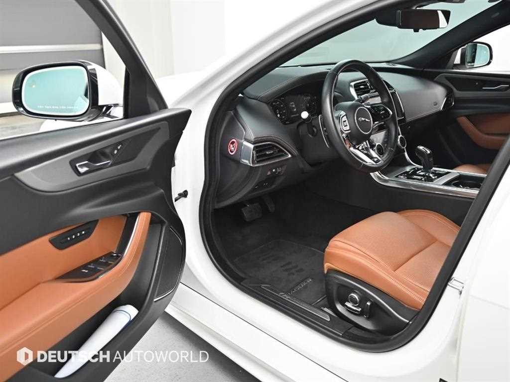 Jaguar XE - Vista 11