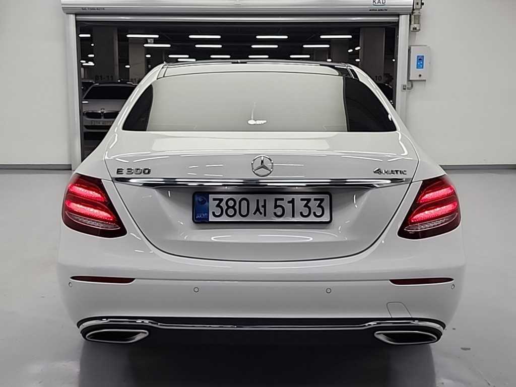Mercedes Benz E class - Vista 3