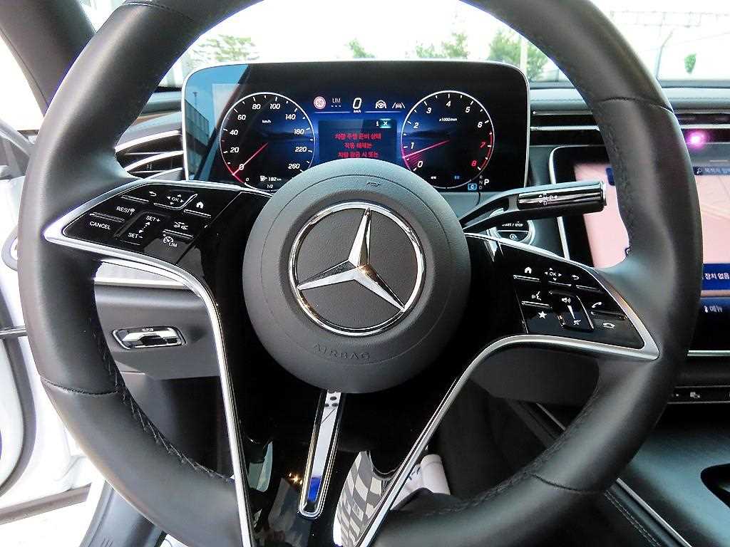 Mercedes Benz E class - Vista 9