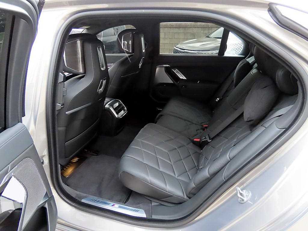 BMW i7 - Vista 6