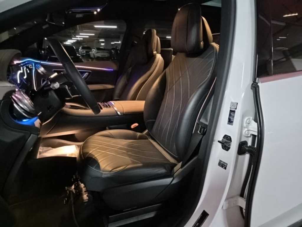 Mercedes Benz EQS - Vista 7