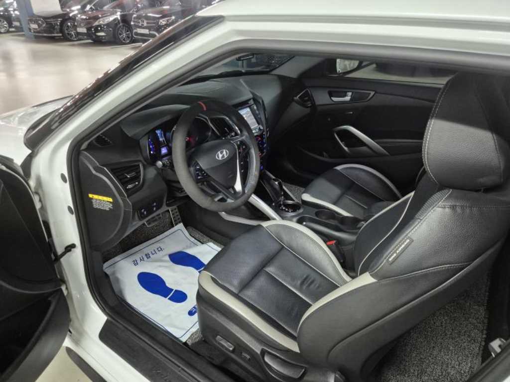 HYUNDAI Veloster - Vista 6