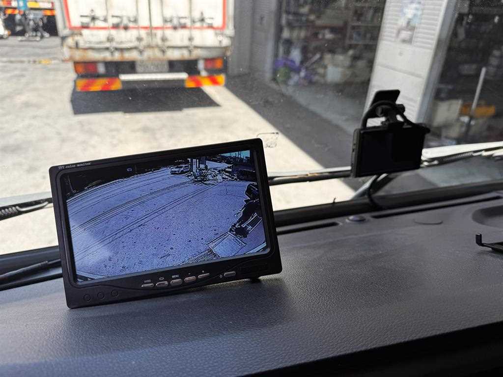 medium and large cargo truck - Vista 8