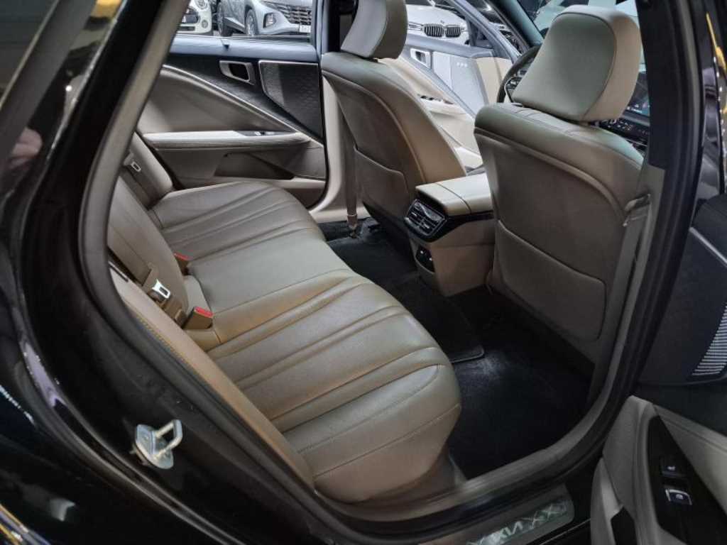 KIA K8 - Vista 11