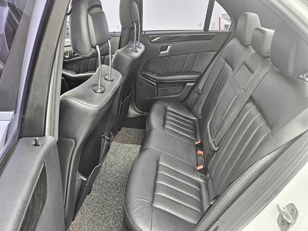 Mercedes Benz E class - Vista 9