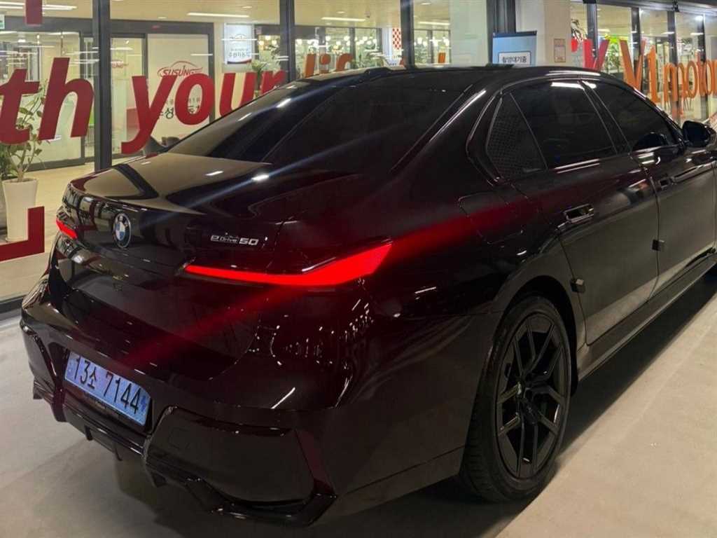 BMW i7 - Vista 4