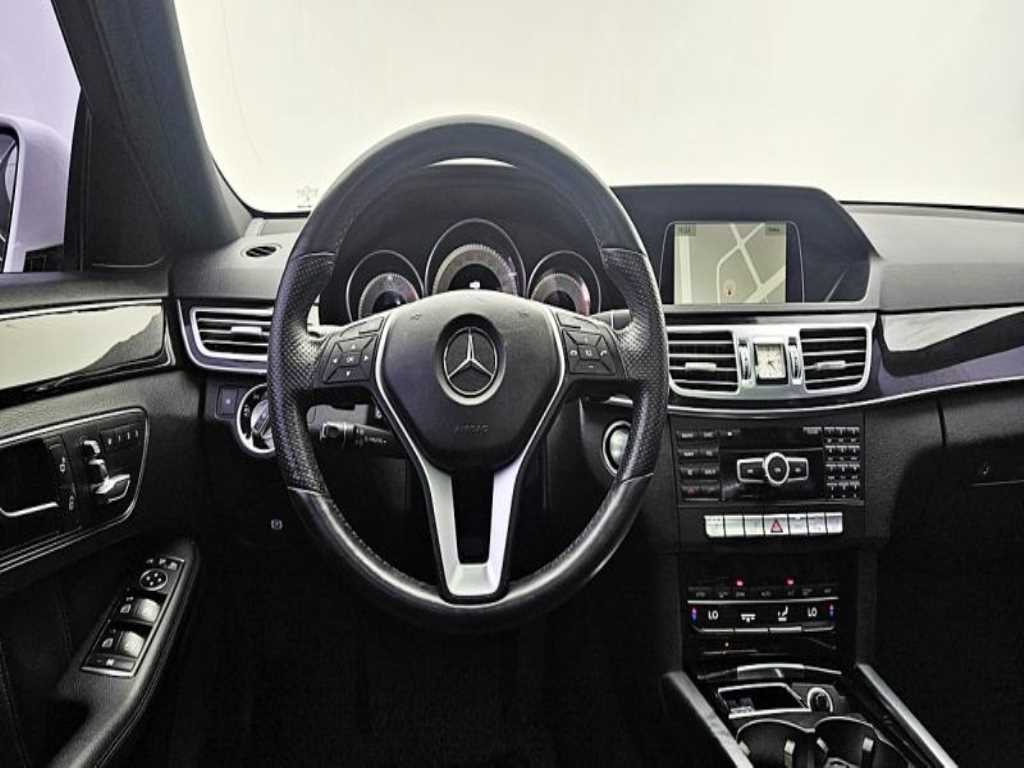 Mercedes Benz E class - Vista 10