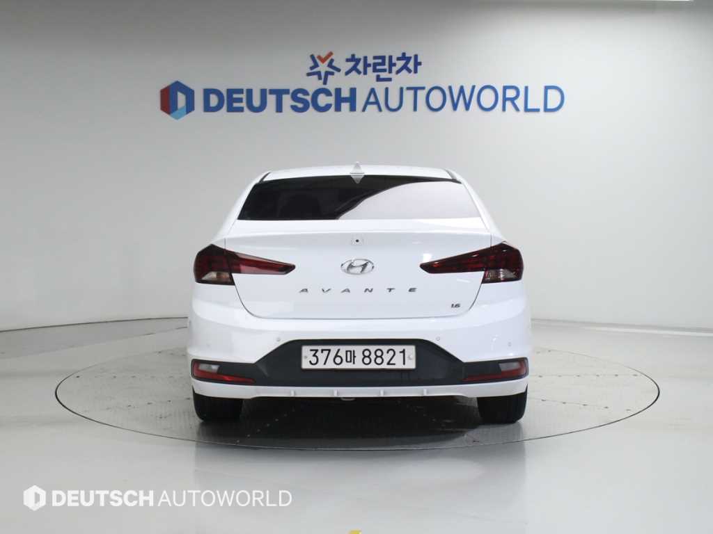 HYUNDAI Avante - Vista 4