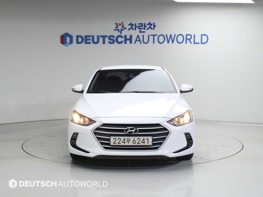 HYUNDAI Avante - Vista 3