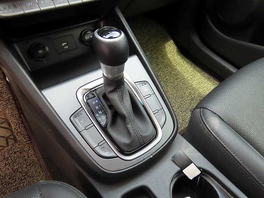 HYUNDAI Kona - Vista 10