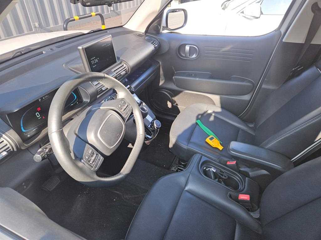 HYUNDAI Casper - Vista 8