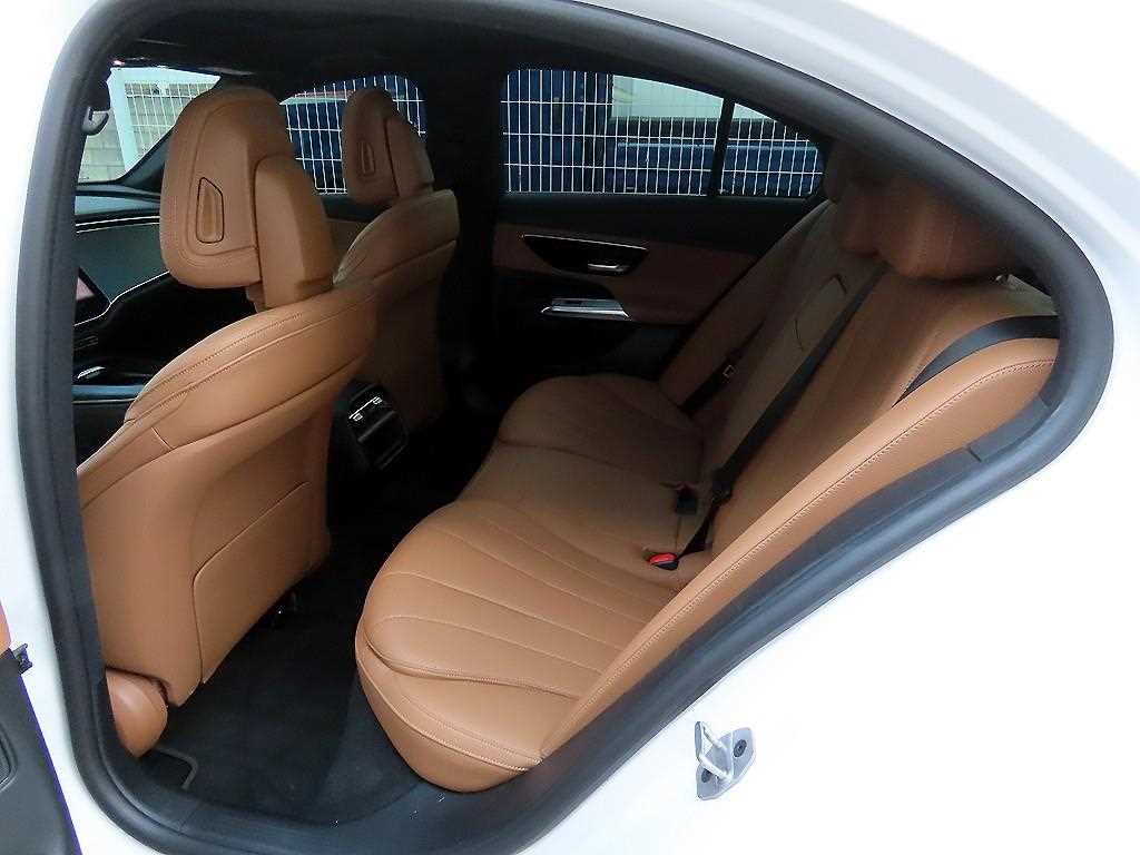 Mercedes Benz E class - Vista 7