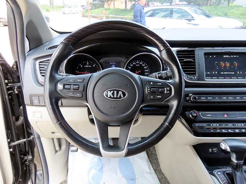 KIA Carnival - Vista 9