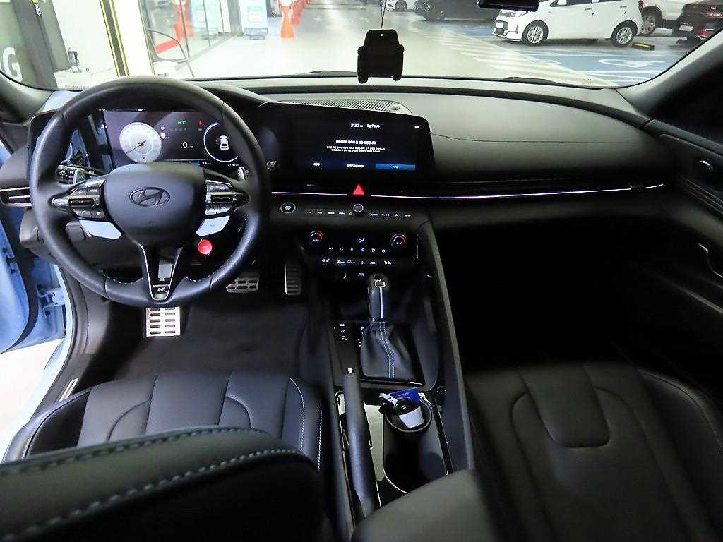 HYUNDAI Avante - Vista 10