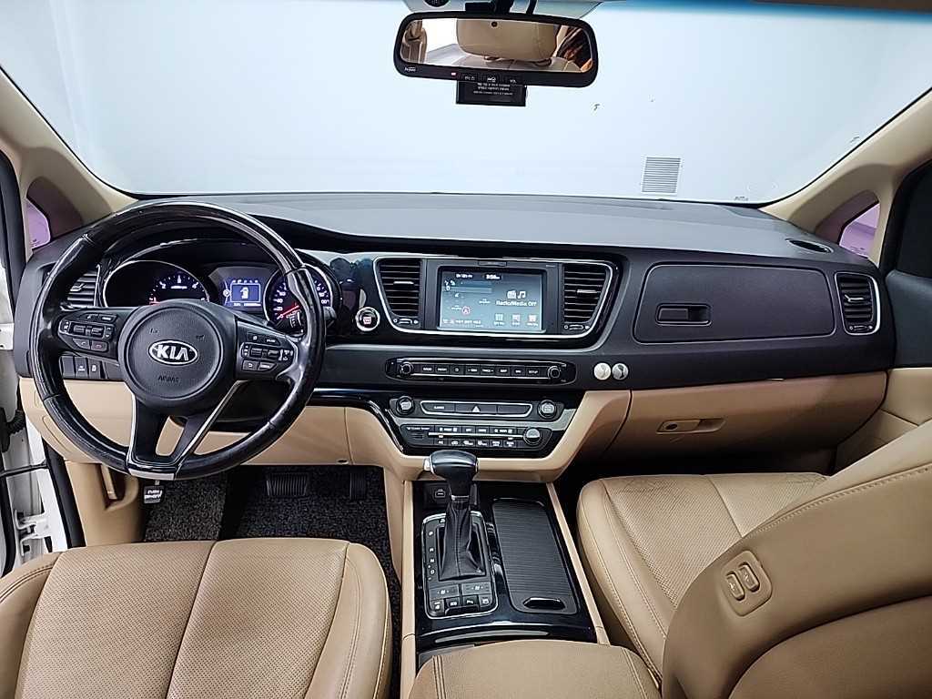 KIA Carnival - Vista 7