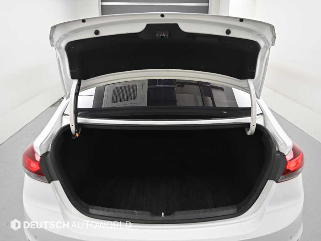 HYUNDAI Avante 2018 Blanco - Importación desde Corea - HF Imports Iquique - Foto 19