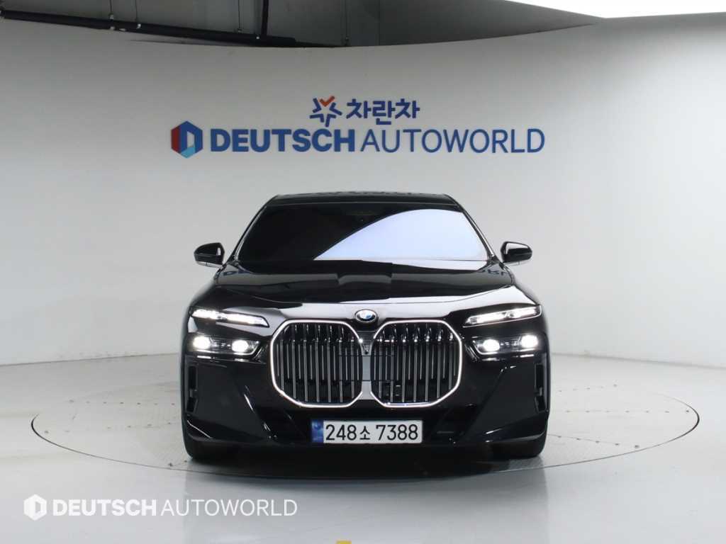 BMW 7 Series - Vista 3