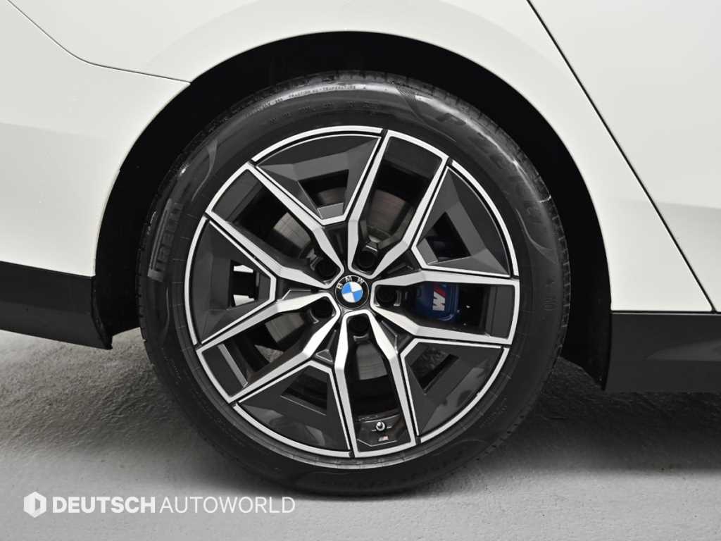 BMW 5 Series - Vista 5