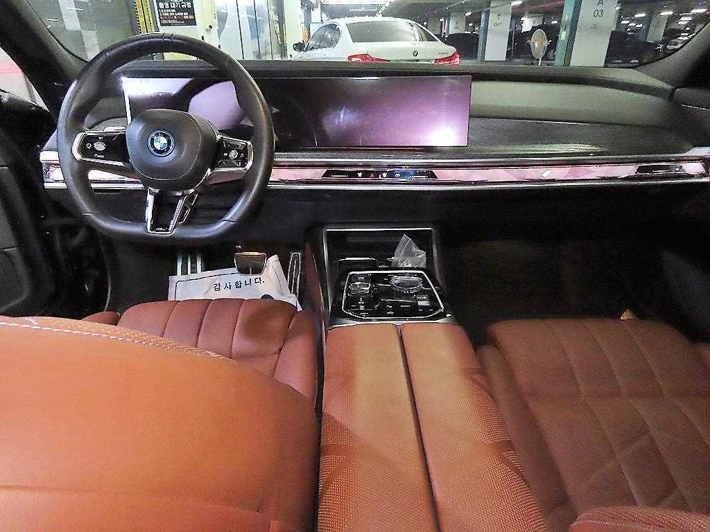 BMW i7 - Vista 10