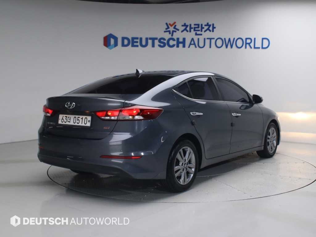 HYUNDAI Avante - Vista 2