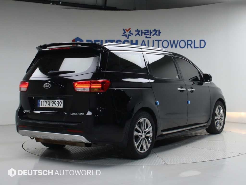 KIA Carnival - Vista 2
