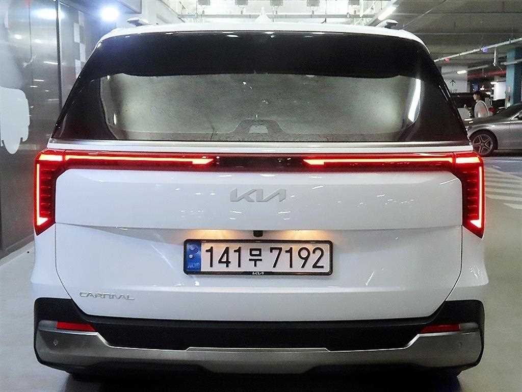 KIA Carnival - Vista 5