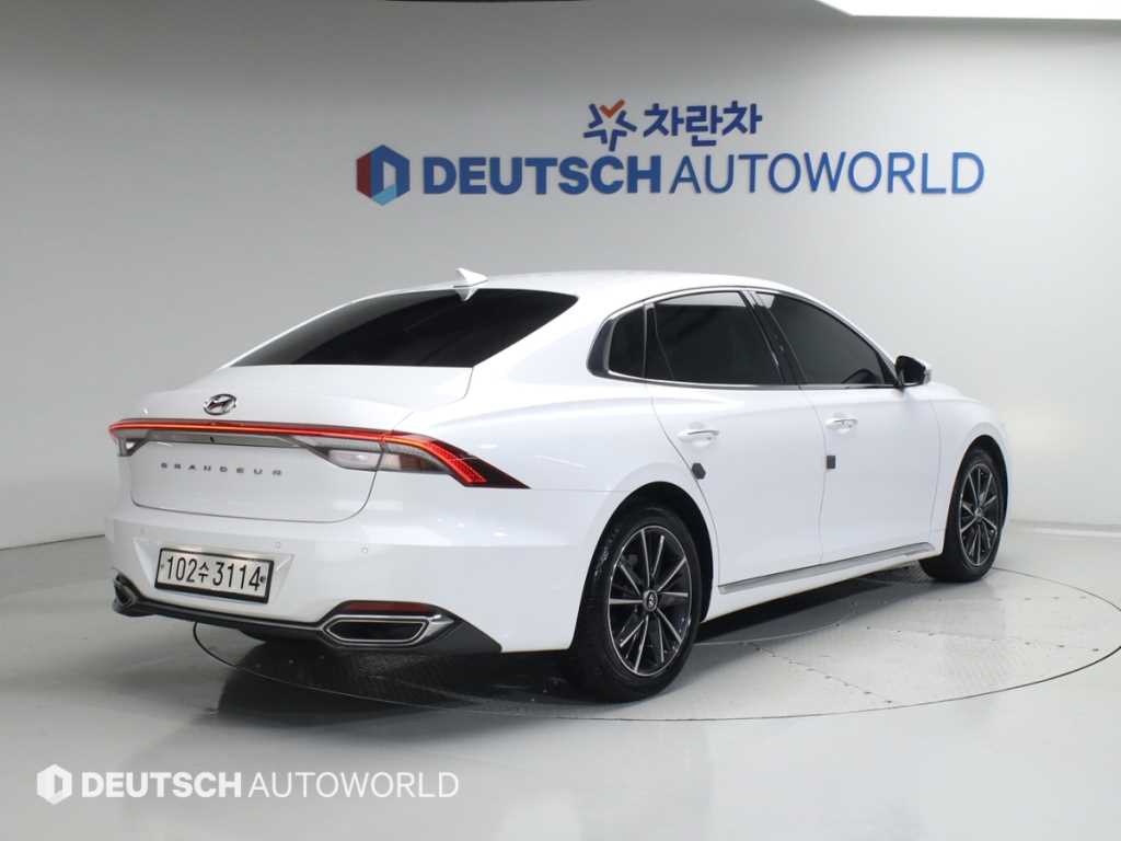HYUNDAI Grandeur - Vista 2