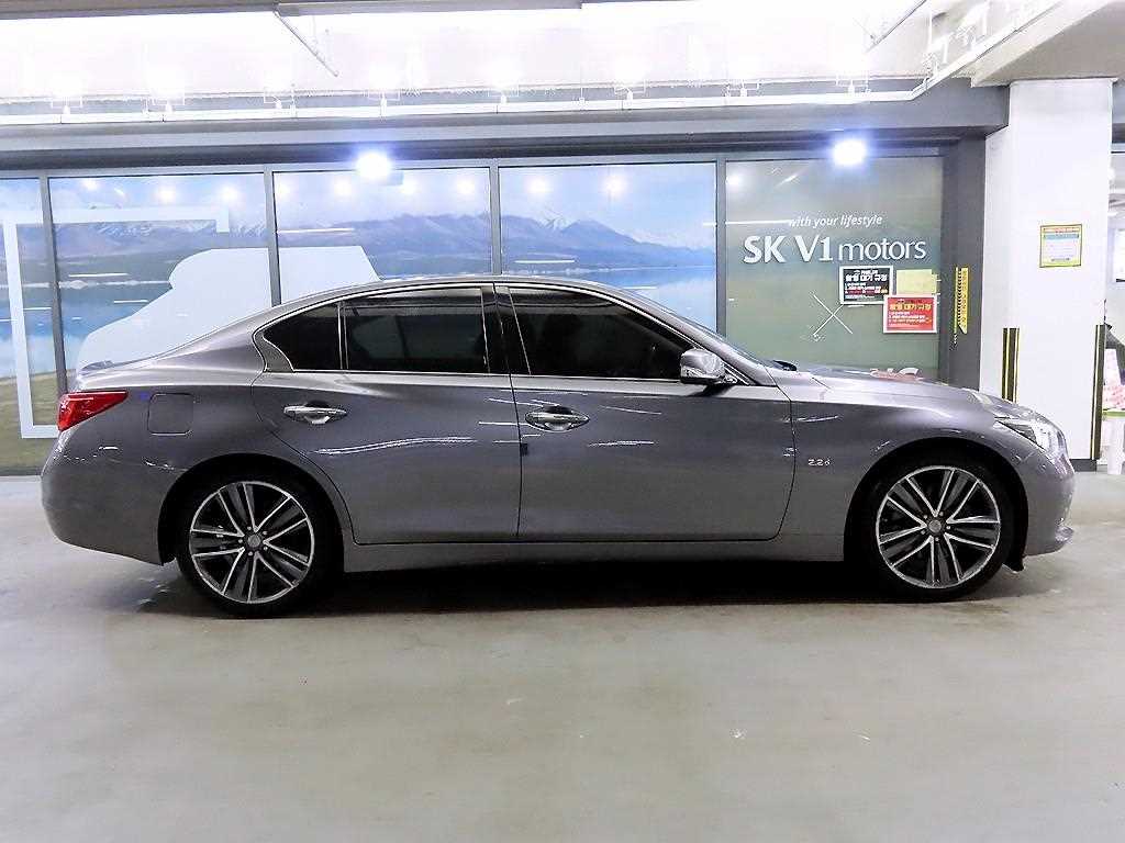 Infiniti Q - Vista 3
