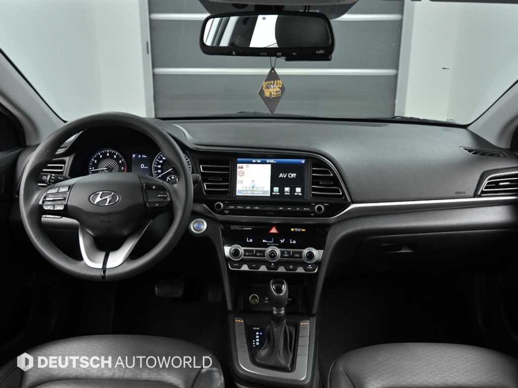 HYUNDAI Avante - Vista 7