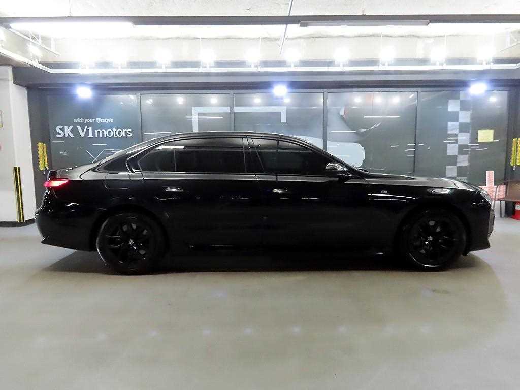 BMW i7 - Vista 5