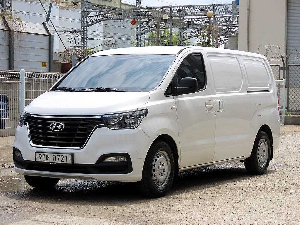 HYUNDAI Starex - Vista 2