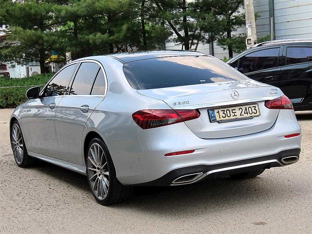 Mercedes Benz E class - Vista 3