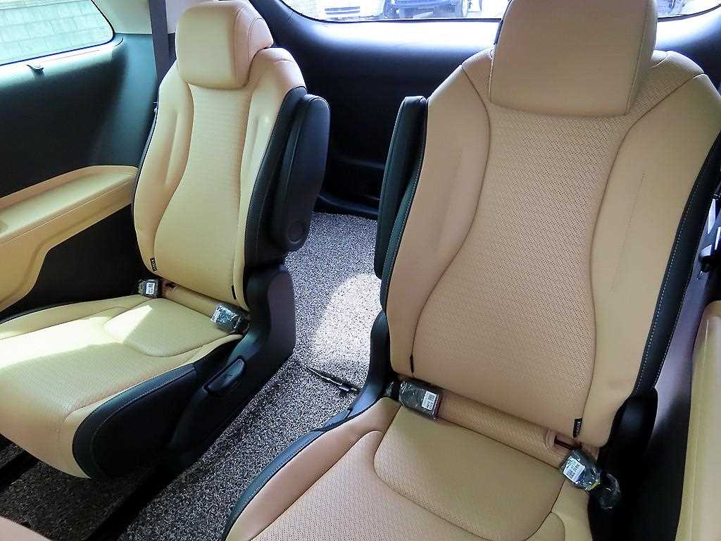KIA Carnival - Vista 7