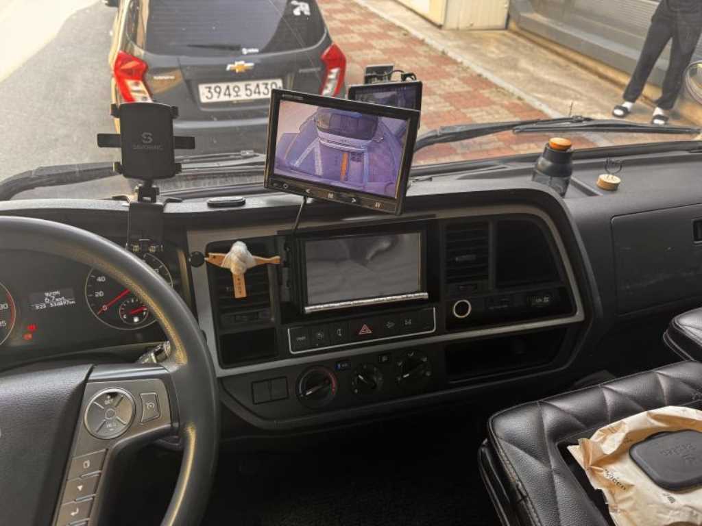 medium and large cargo truck - Vista 4
