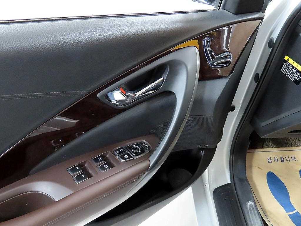 HYUNDAI Grandeur - Vista 11