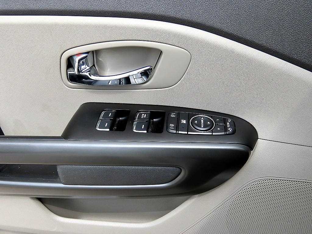 KIA Carnival - Vista 11