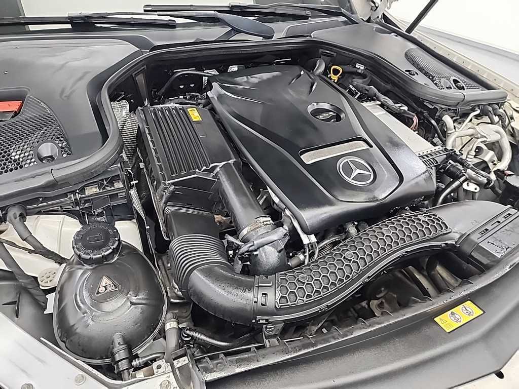 Mercedes Benz E class - Vista 5