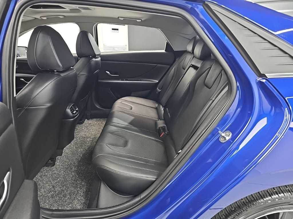 HYUNDAI Avante - Vista 12