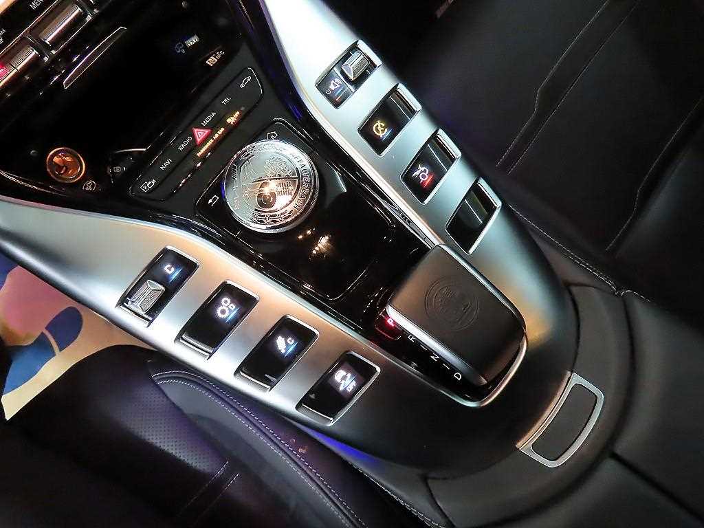 Mercedes Benz AMG GT - Vista 10