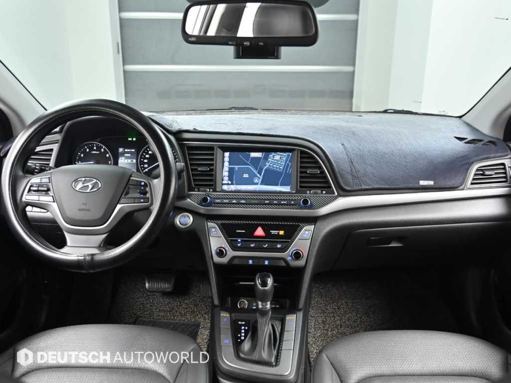 HYUNDAI Avante - Vista 7