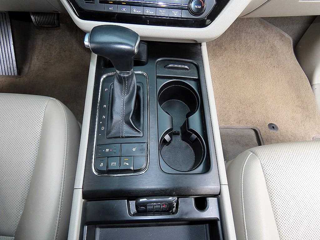 KIA Carnival - Vista 10