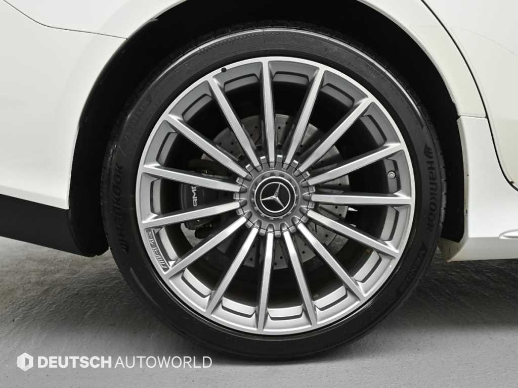 Mercedes Benz AMG GT - Vista 5