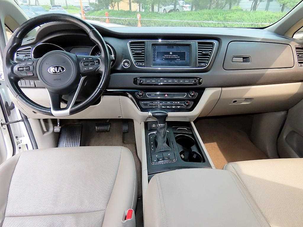 KIA Carnival - Vista 7