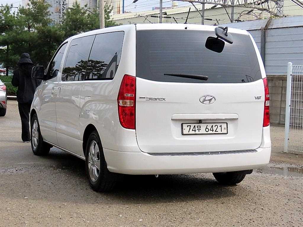 HYUNDAI Starex - Vista 3